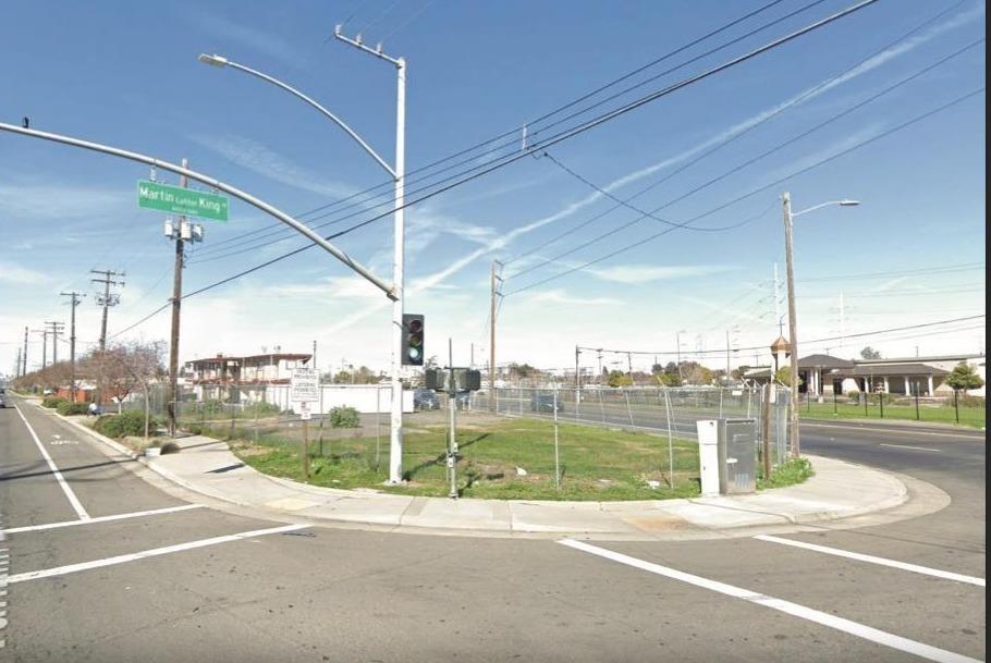 1735 River Drive, Stockton, CA  95204